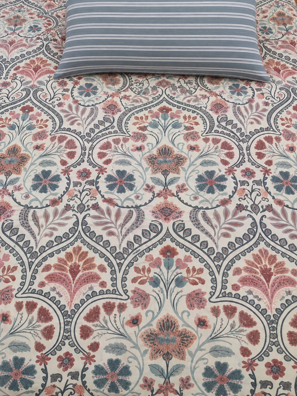 Vintage Paisley Bloom